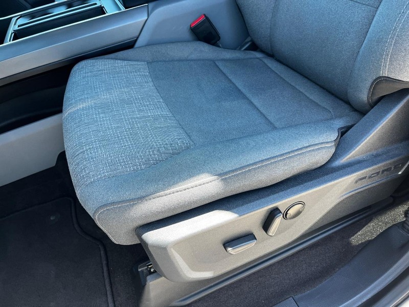 Ford F-150 Vehicle Full-screen Gallery Image 15