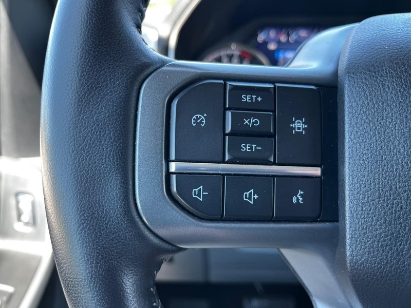 Ford F-150 Vehicle Full-screen Gallery Image 17