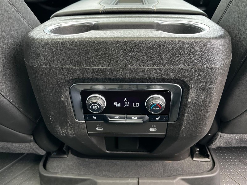 Chevrolet Tahoe Vehicle Full-screen Gallery Image 12