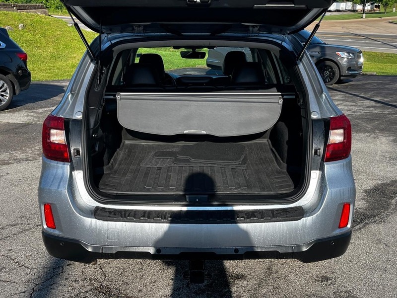 Subaru Outback Vehicle Full-screen Gallery Image 05