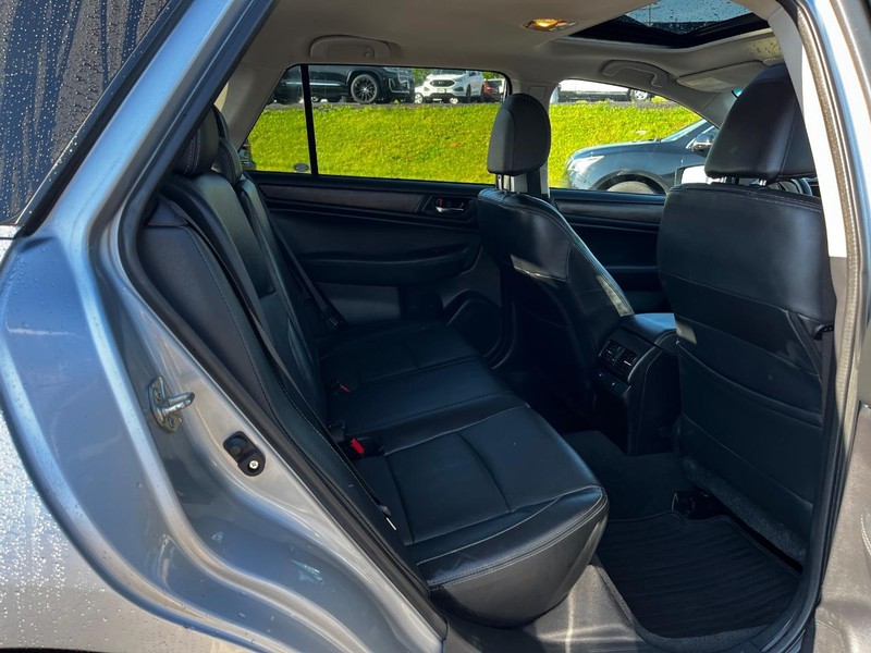 Subaru Outback Vehicle Full-screen Gallery Image 10