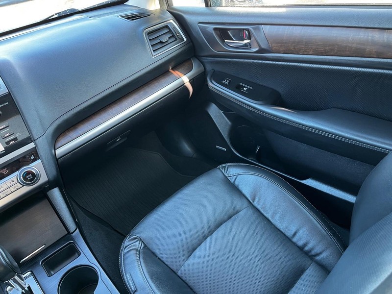 Subaru Outback Vehicle Full-screen Gallery Image 15