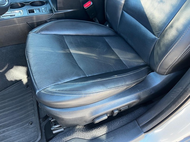 Subaru Outback Vehicle Full-screen Gallery Image 17