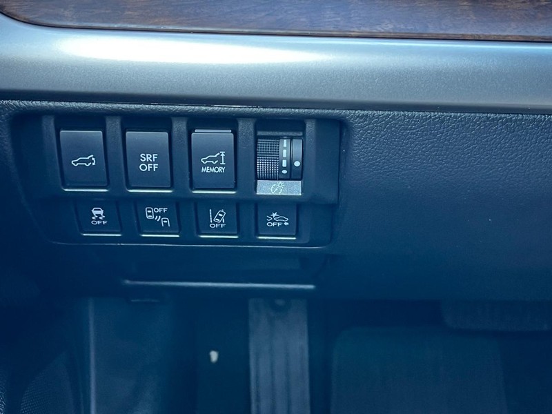 Subaru Outback Vehicle Full-screen Gallery Image 18