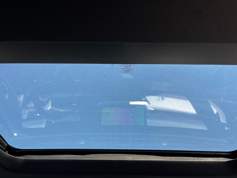 Ford Explorer Vehicle Full-screen Gallery Image 06