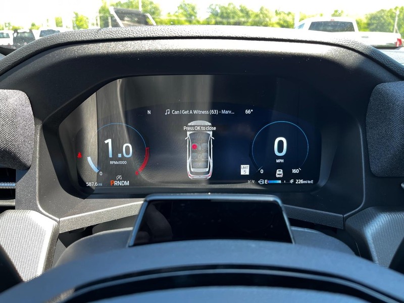 Ford Explorer Vehicle Full-screen Gallery Image 14