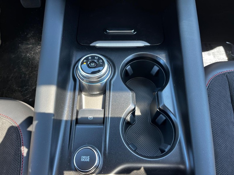 Ford Explorer Vehicle Full-screen Gallery Image 15