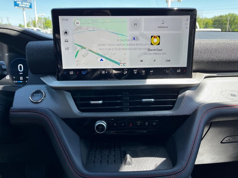 Ford Explorer Vehicle Full-screen Gallery Image 16