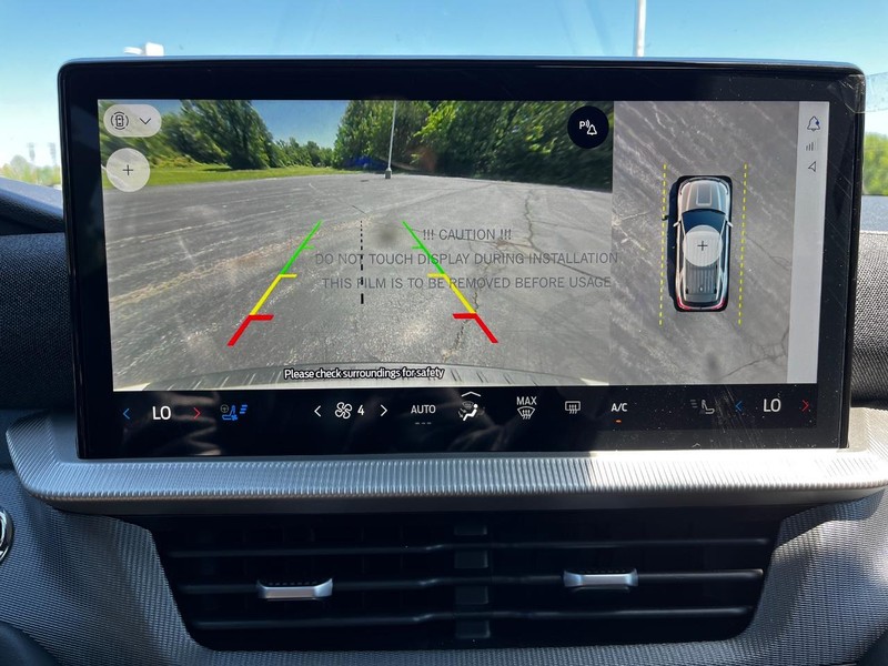 Ford Explorer Vehicle Full-screen Gallery Image 17