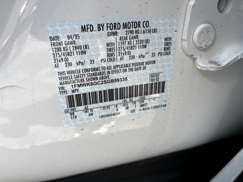 Ford Explorer Vehicle Full-screen Gallery Image 18