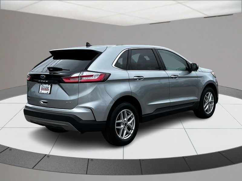 Ford Edge Vehicle Full-screen Gallery Image 03