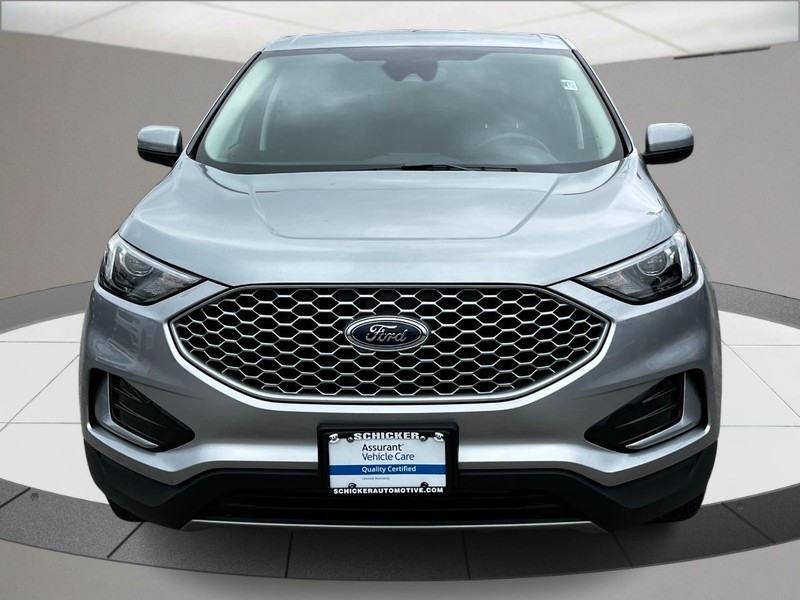 Ford Edge Vehicle Full-screen Gallery Image 09