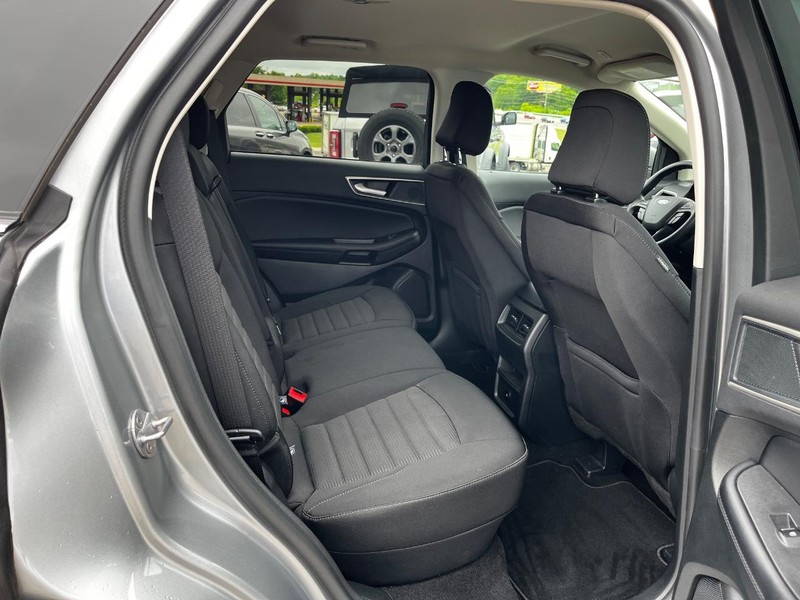 Ford Edge Vehicle Full-screen Gallery Image 10