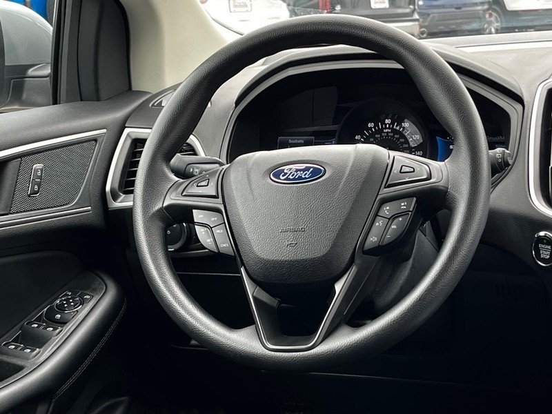 Ford Edge Vehicle Full-screen Gallery Image 12