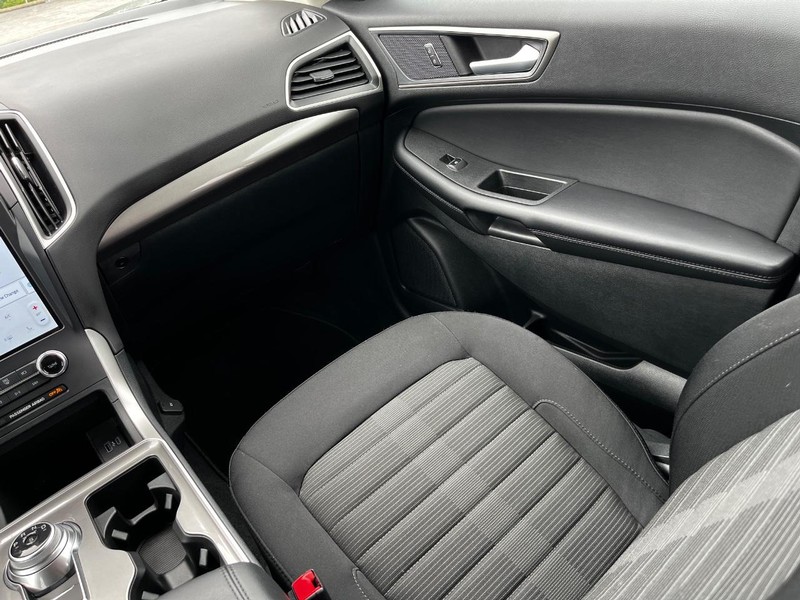 Ford Edge Vehicle Full-screen Gallery Image 13