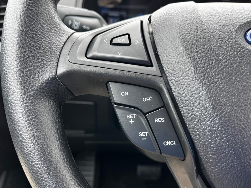 Ford Edge Vehicle Full-screen Gallery Image 16