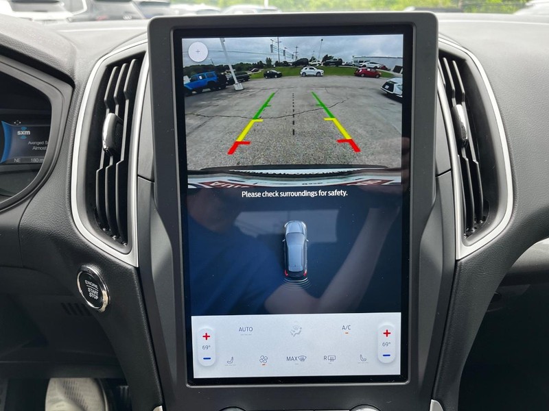 Ford Edge Vehicle Full-screen Gallery Image 21