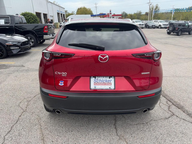 Mazda CX-30 Vehicle Full-screen Gallery Image 05