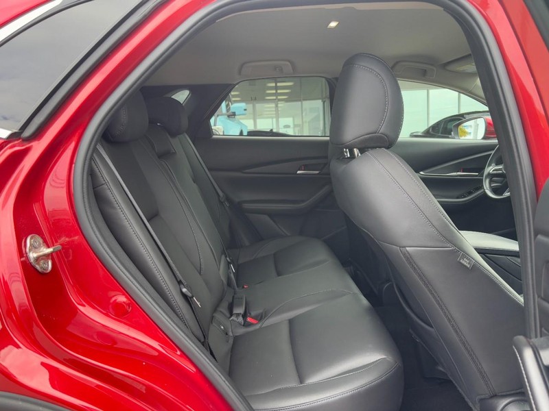 Mazda CX-30 Vehicle Full-screen Gallery Image 10