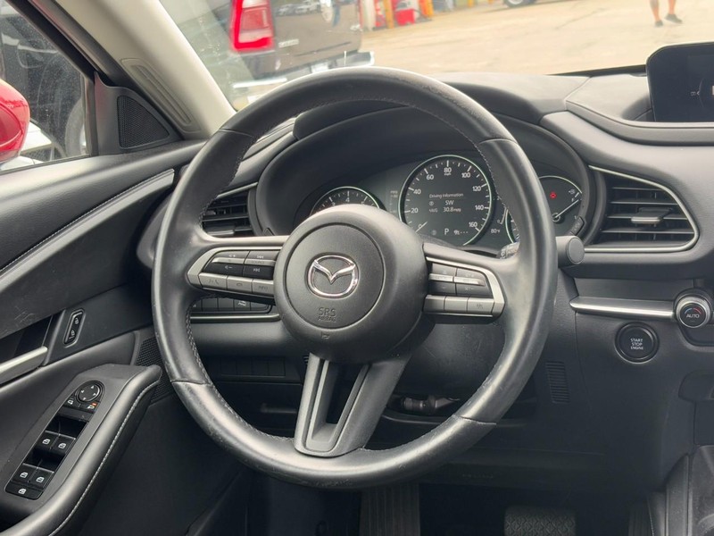 Mazda CX-30 Vehicle Full-screen Gallery Image 12