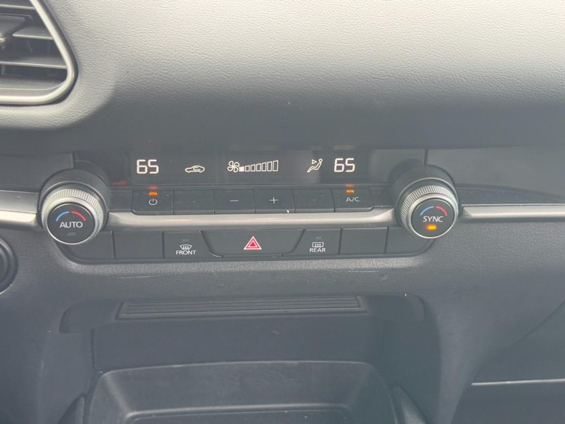 Mazda CX-30 Vehicle Full-screen Gallery Image 14