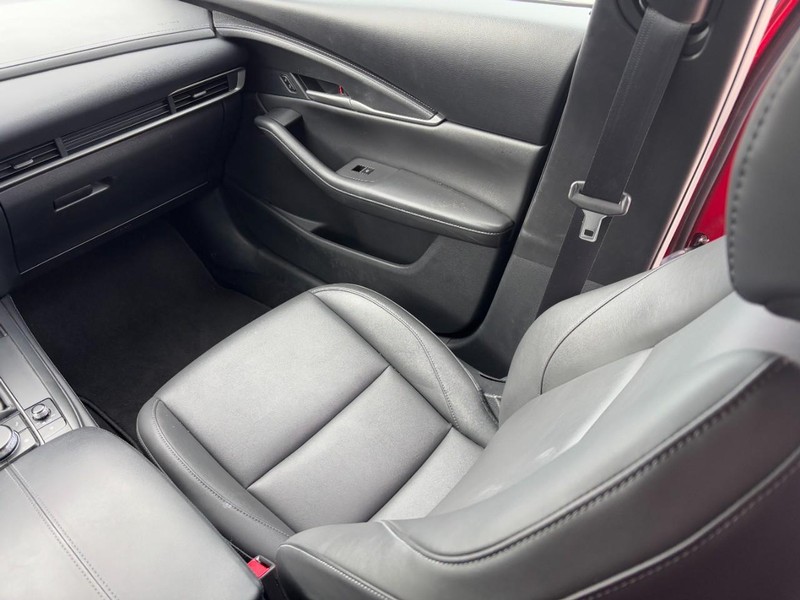 Mazda CX-30 Vehicle Full-screen Gallery Image 15