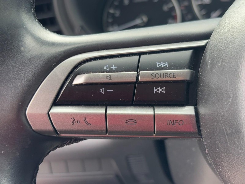 Mazda CX-30 Vehicle Full-screen Gallery Image 17