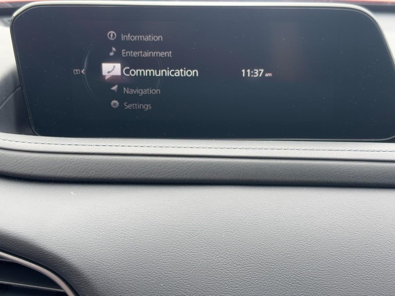 Mazda CX-30 Vehicle Full-screen Gallery Image 20