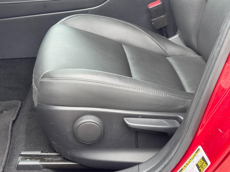 Mazda CX-30 Vehicle Full-screen Gallery Image 25