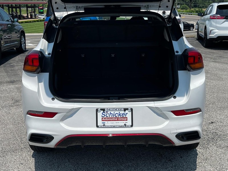 Buick Encore GX Vehicle Full-screen Gallery Image 05