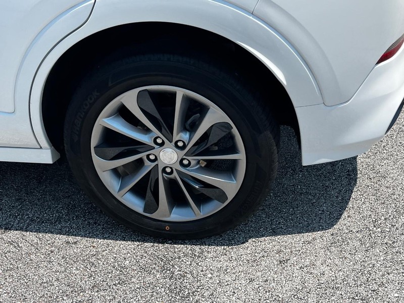 Buick Encore GX Vehicle Full-screen Gallery Image 07