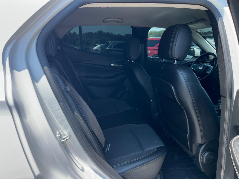 Buick Encore GX Vehicle Full-screen Gallery Image 10