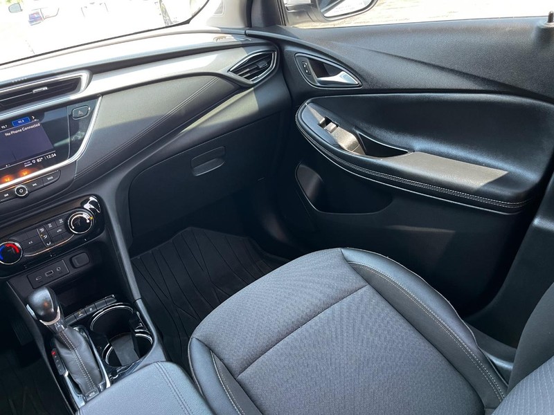 Buick Encore GX Vehicle Full-screen Gallery Image 13