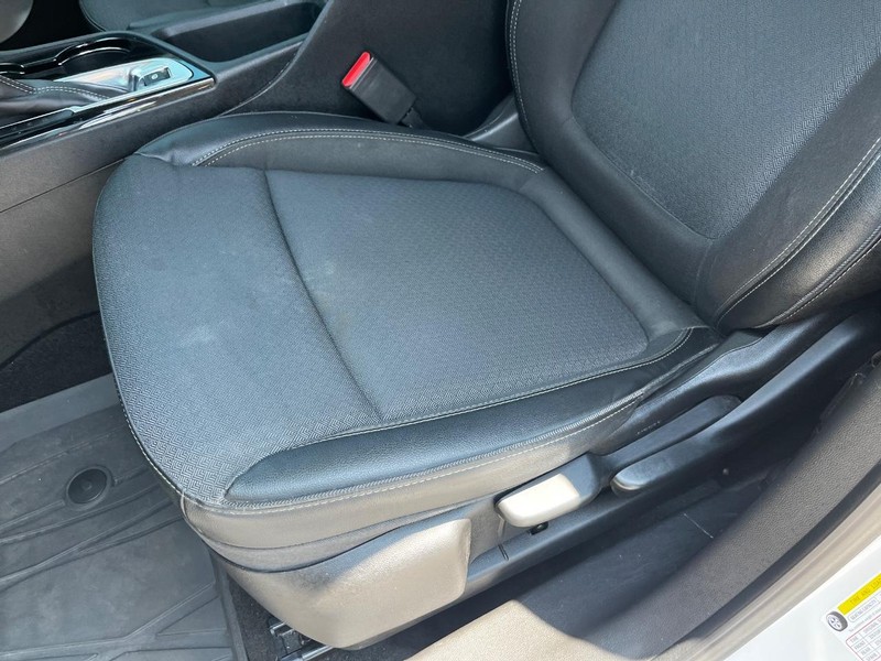 Buick Encore GX Vehicle Full-screen Gallery Image 15