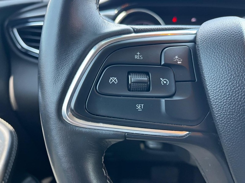 Buick Encore GX Vehicle Full-screen Gallery Image 16