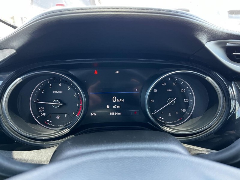 Buick Encore GX Vehicle Full-screen Gallery Image 18