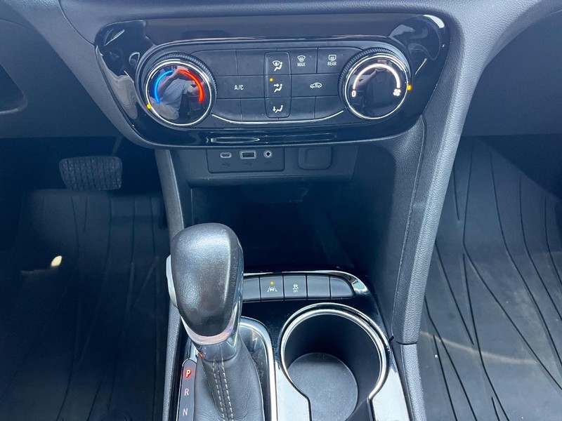 Buick Encore GX Vehicle Full-screen Gallery Image 19