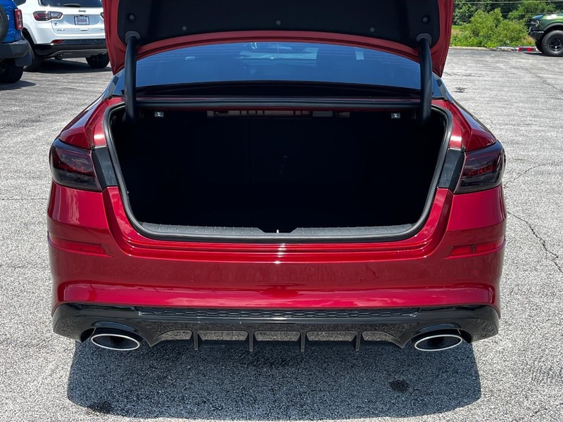 Kia Optima Vehicle Full-screen Gallery Image 05