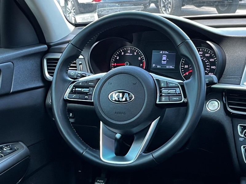 Kia Optima Vehicle Full-screen Gallery Image 13