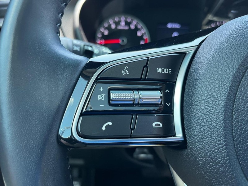 Kia Optima Vehicle Full-screen Gallery Image 17