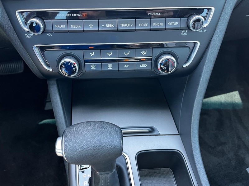 Kia Optima Vehicle Full-screen Gallery Image 20