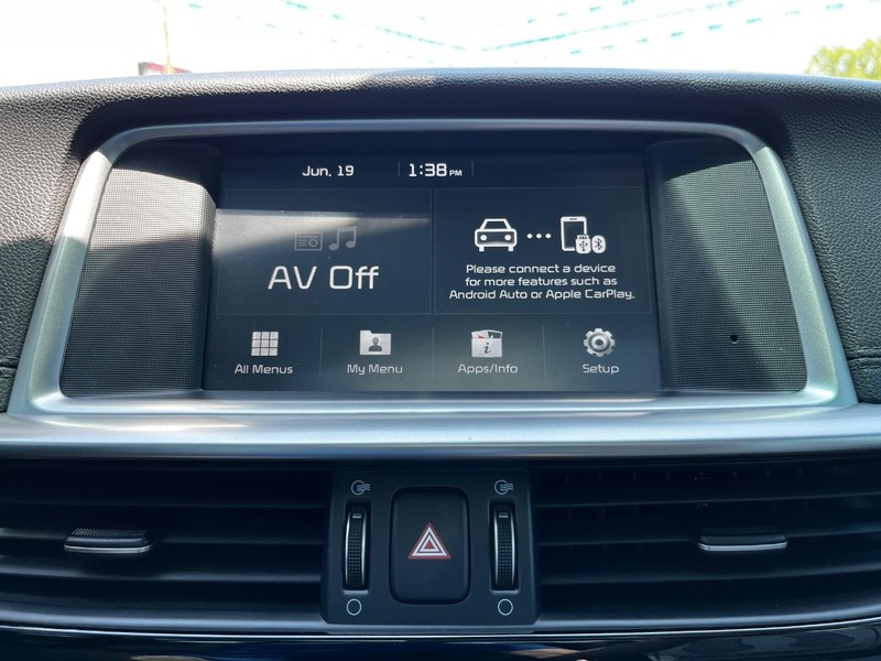 Kia Optima Vehicle Full-screen Gallery Image 21