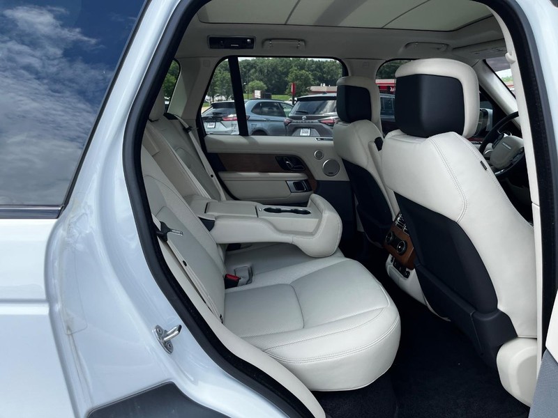 Land Rover Range Rover Vehicle Full-screen Gallery Image 10