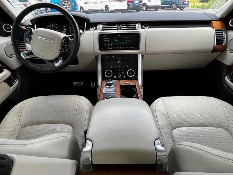 Land Rover Range Rover Vehicle Full-screen Gallery Image 12