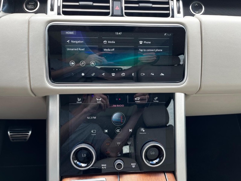 Land Rover Range Rover Vehicle Full-screen Gallery Image 22