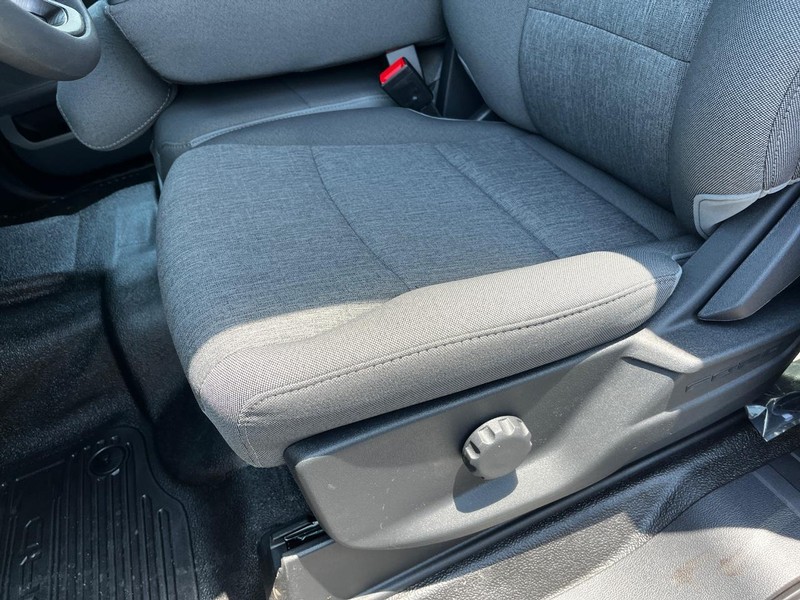 Ford Super Duty F-250 SRW Vehicle Full-screen Gallery Image 08