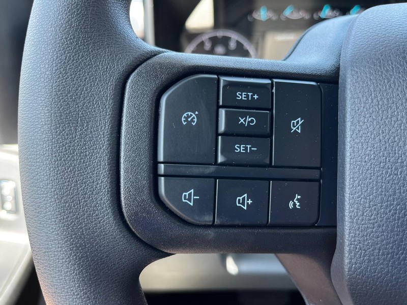 Ford Super Duty F-250 SRW Vehicle Full-screen Gallery Image 10