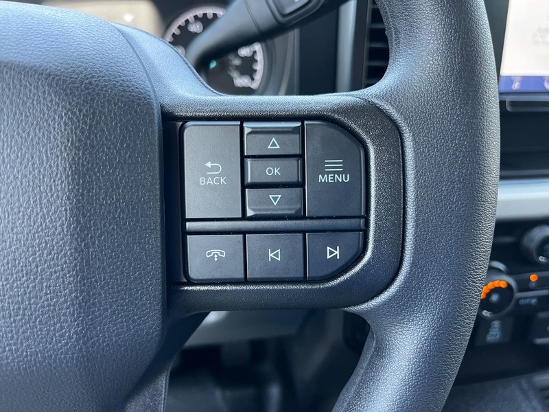 Ford Super Duty F-250 SRW Vehicle Full-screen Gallery Image 11