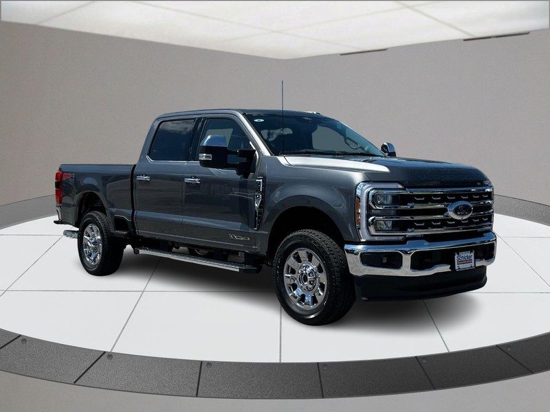 Ford Super Duty F-350 SRW Vehicle Full-screen Gallery Image 02