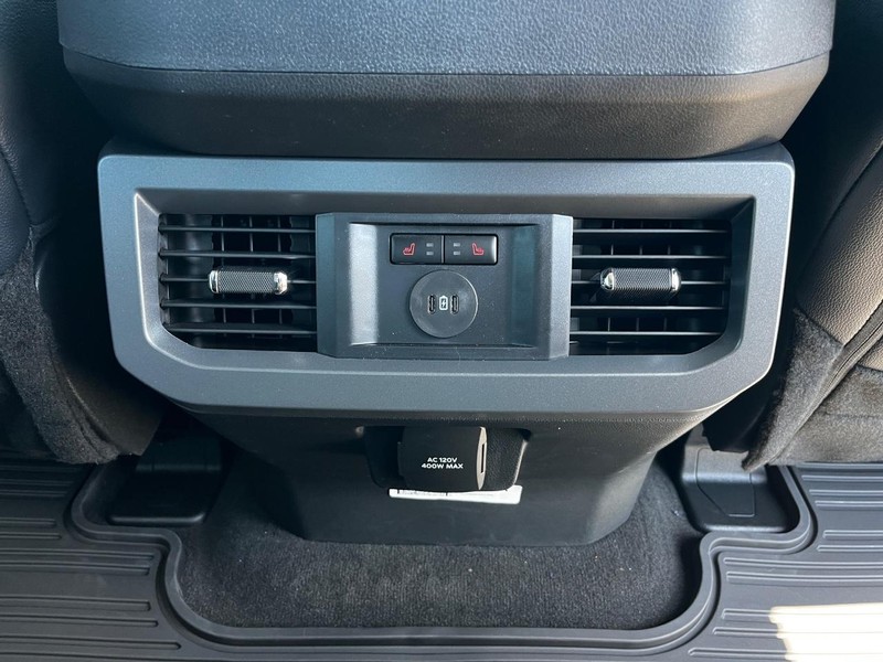 Ford Super Duty F-350 SRW Vehicle Full-screen Gallery Image 05